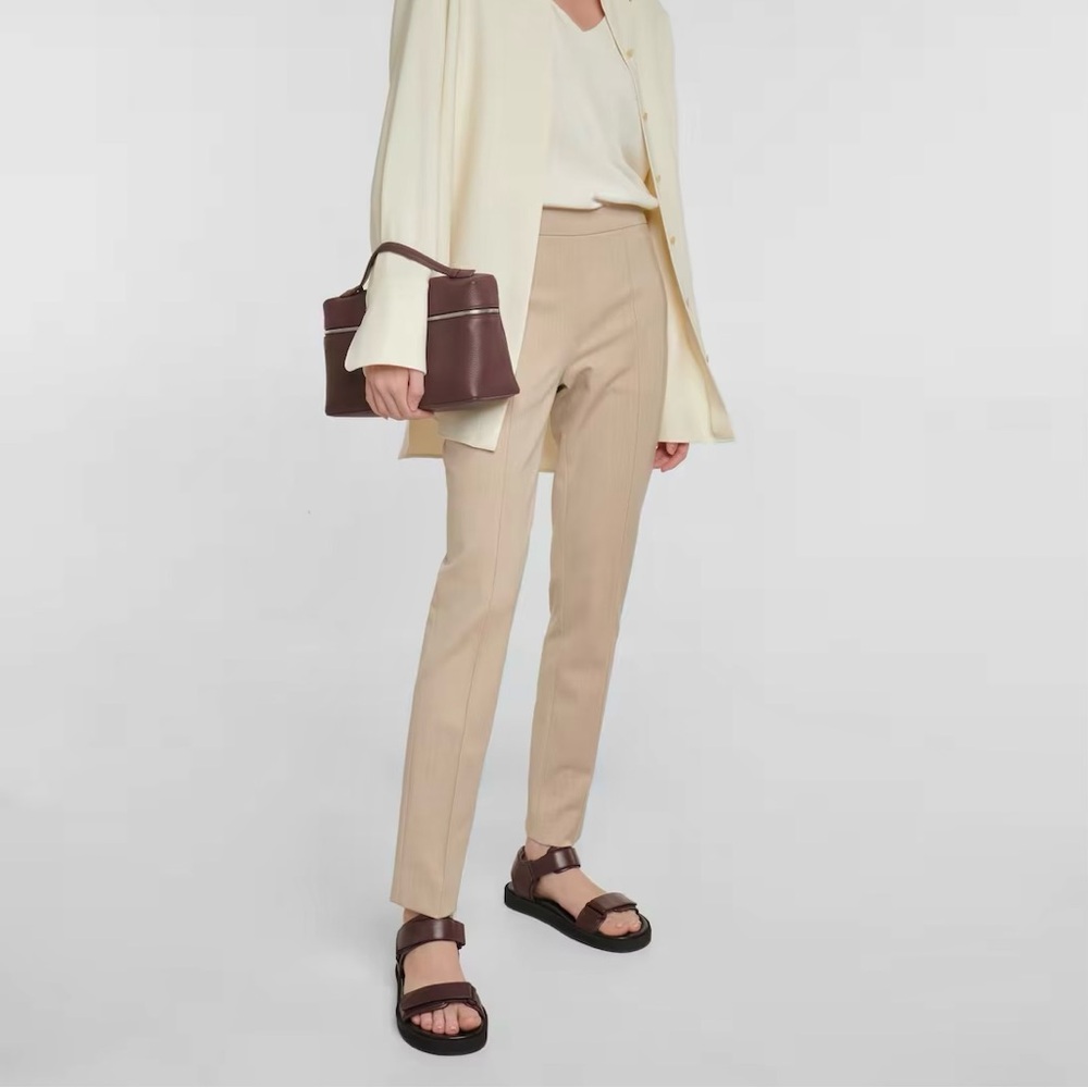 Vintage Giorgio Armani wool high-waisted tapered-leg trousers. 🤎